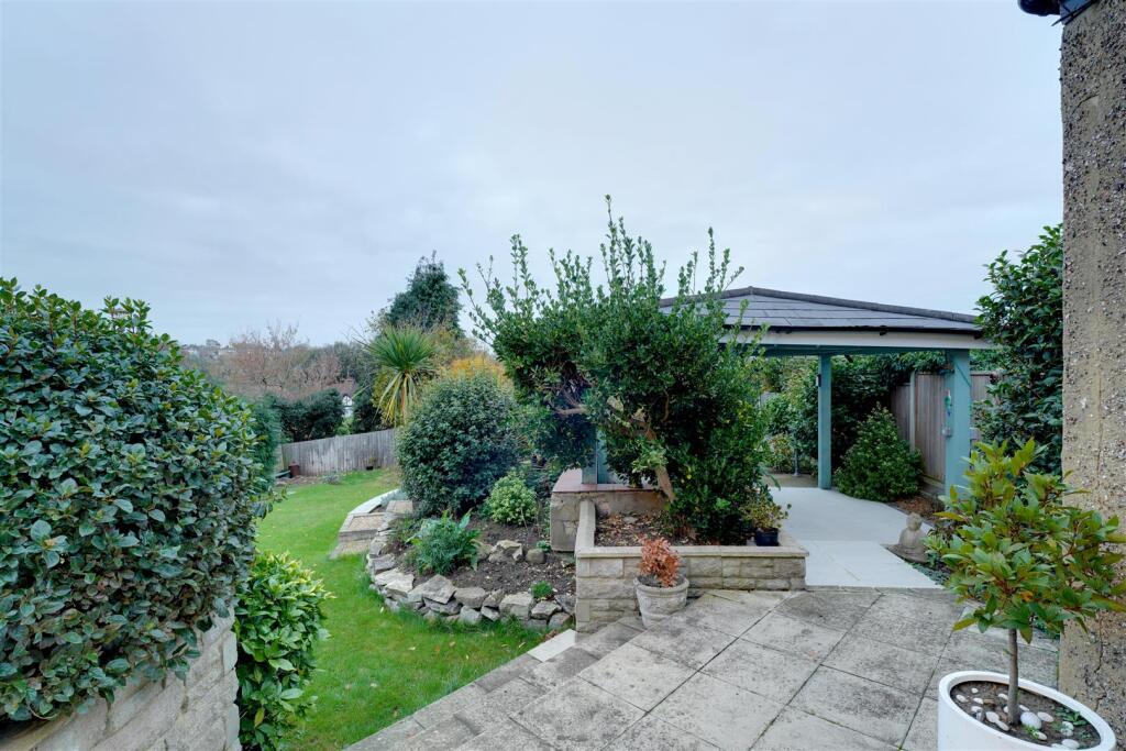 DA12 1QY51Pine ave Gravesend   (15).jpg