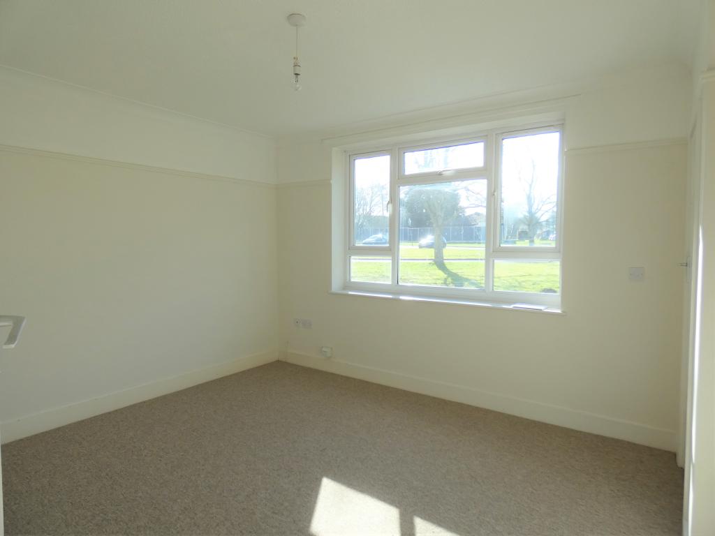 Pic 3 Living Room.JPG