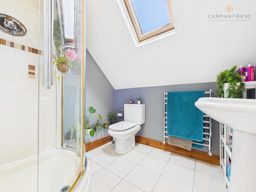 Ensuite to Bedroom 3