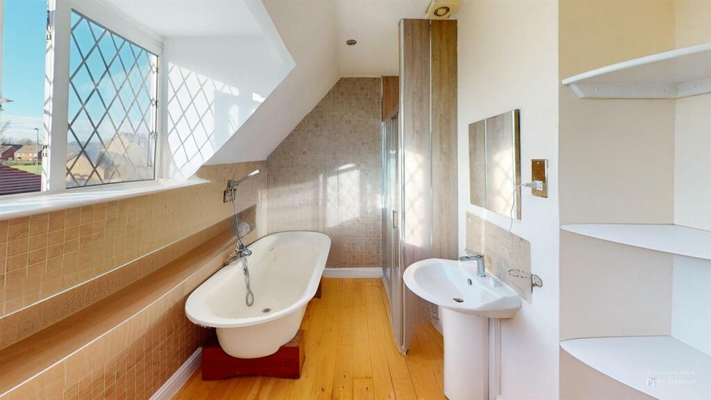 1-Badby-Road-West-Daventry--Bathroom 10.jpg