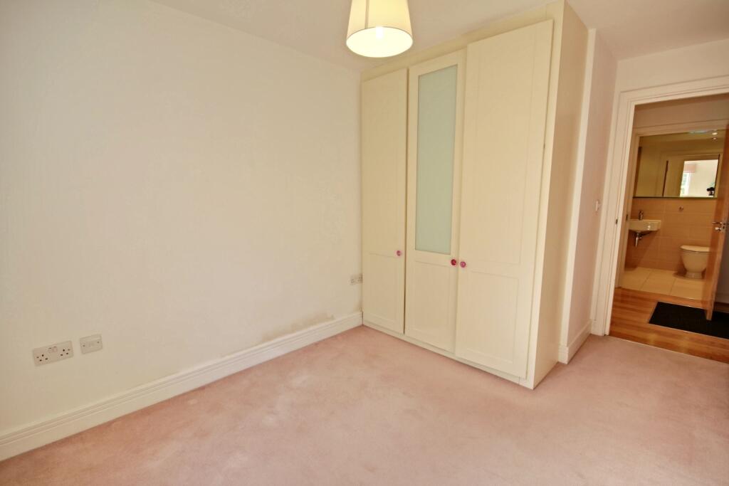 3 Holford Way - Bedroom 2-bathroom