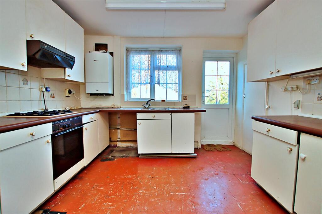 Carrington Avenue, Borehamwood