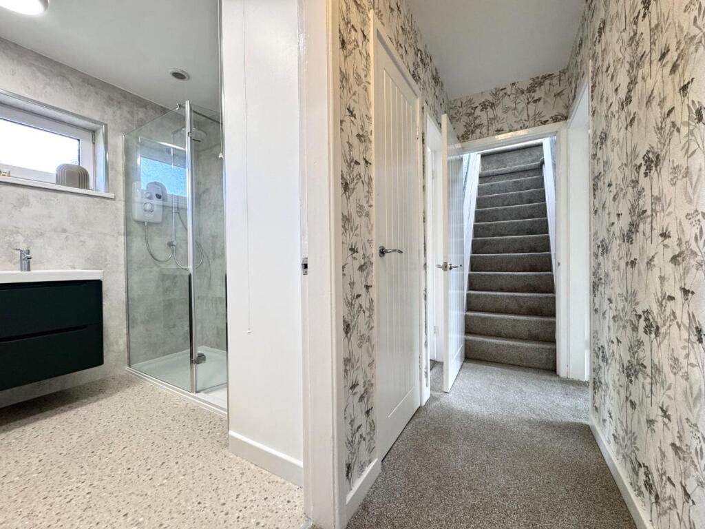 HALL / SHOWER ROOM