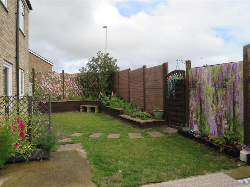 Rear Garden view 2.JPG