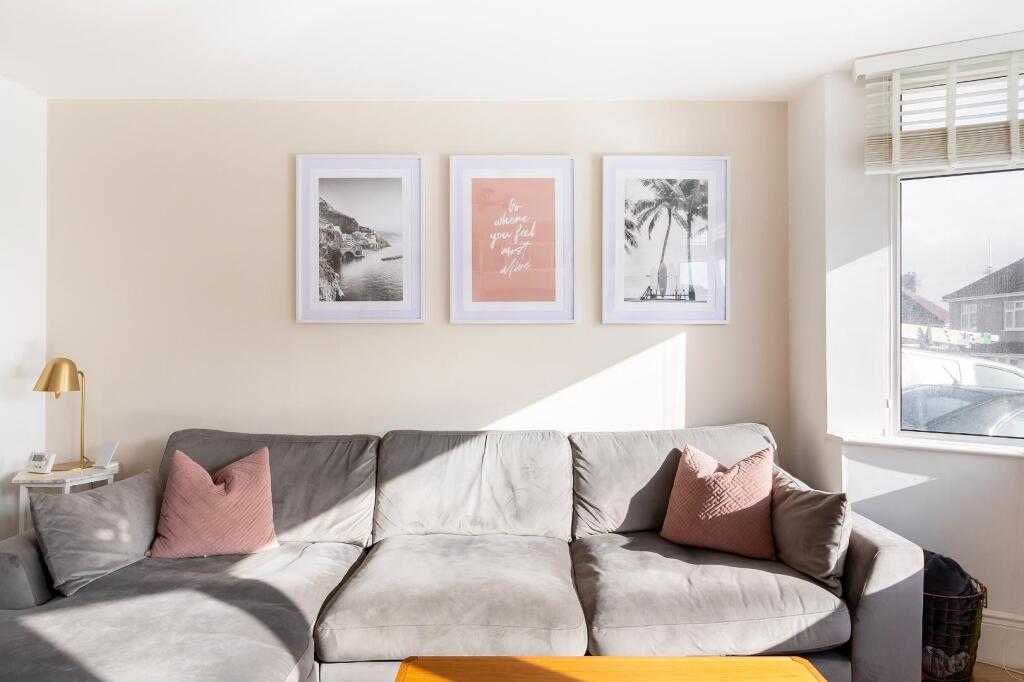 7L5RBD - Living Room B.jpg