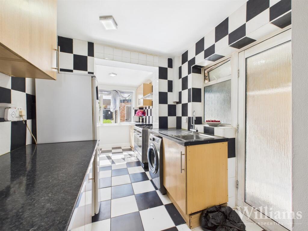 CAM02861G0-PR0473-STILL008.jpg