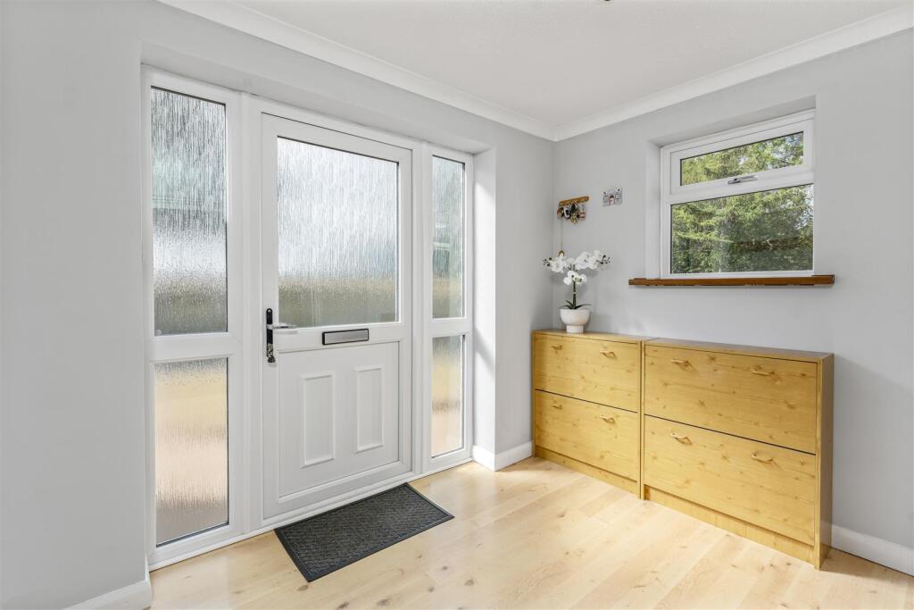 8 Wheatley Close, Banbury-4.jpg