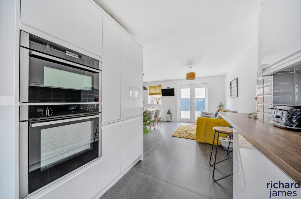 4aae073b7bee4a32afddc66651a759e6