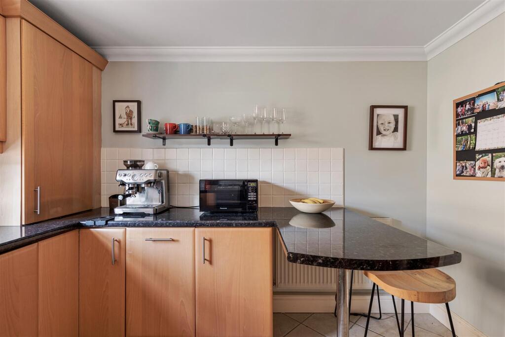 Churchfields, E18