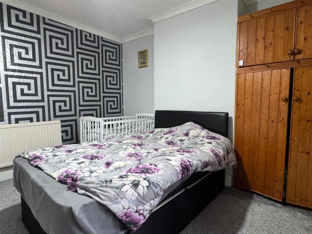 Master bedroom 2.jpg