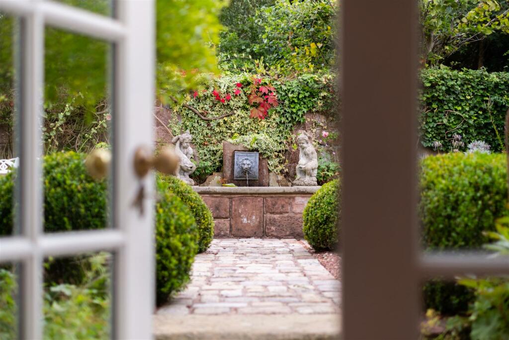 Constables -Church Farm House-104.jpg