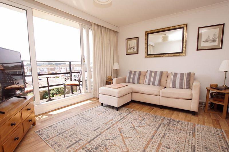 Lounge &amp; Balcony Area