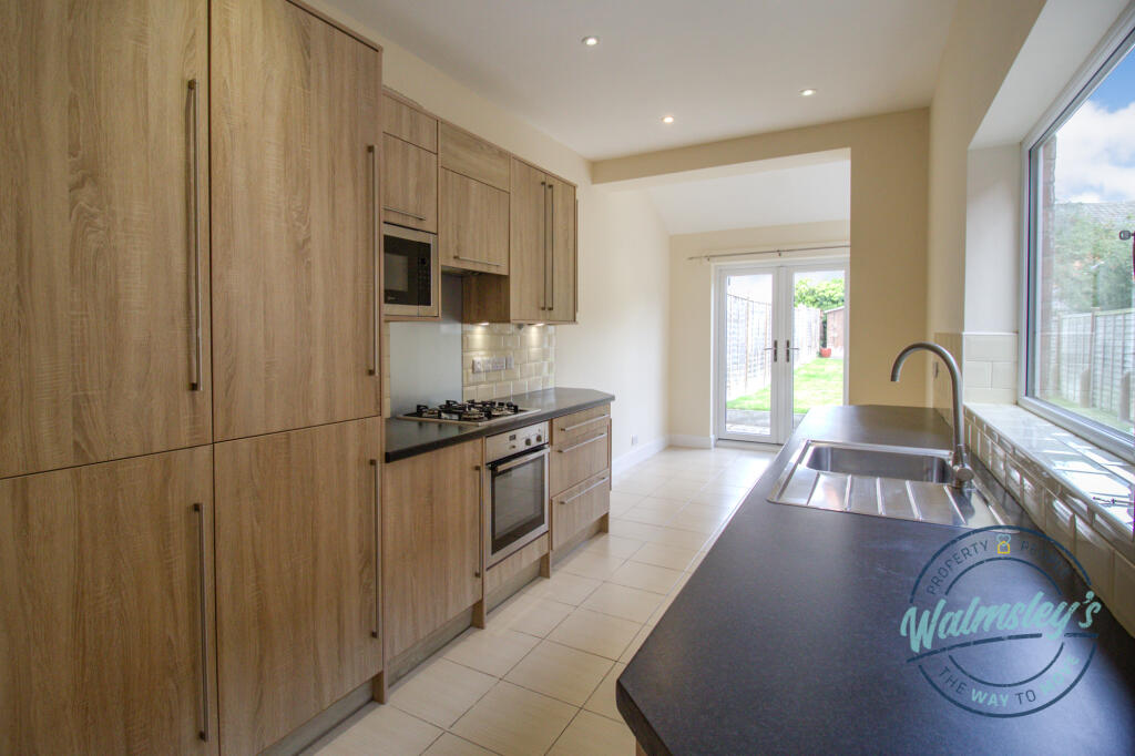 Kitchen breakfast with integrated appliances