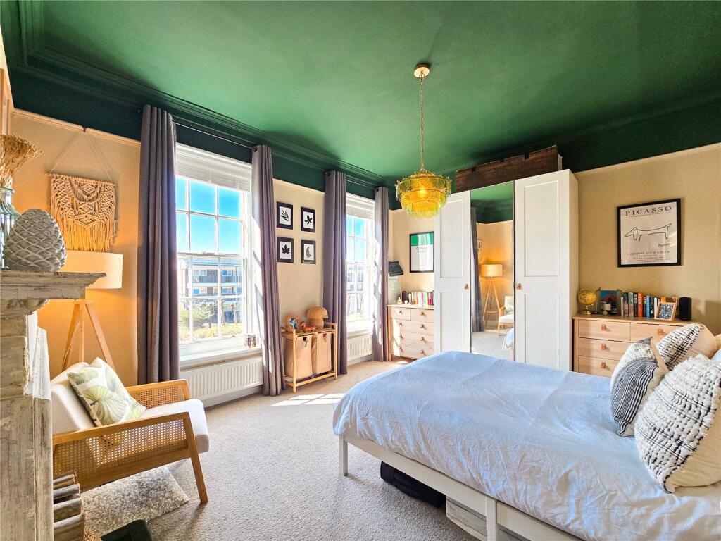 Grand Main Bedroom