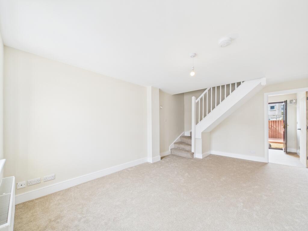 CAM01740G0-PR0439-STILL012