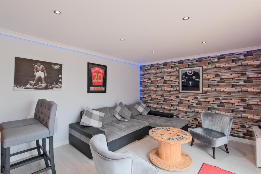 050-83 Torbothie Road Shotts, ML7 5NE.jpg