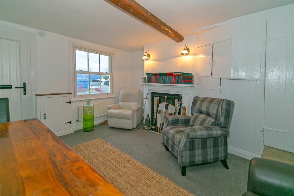 LOUNGE/ DINING ROOM