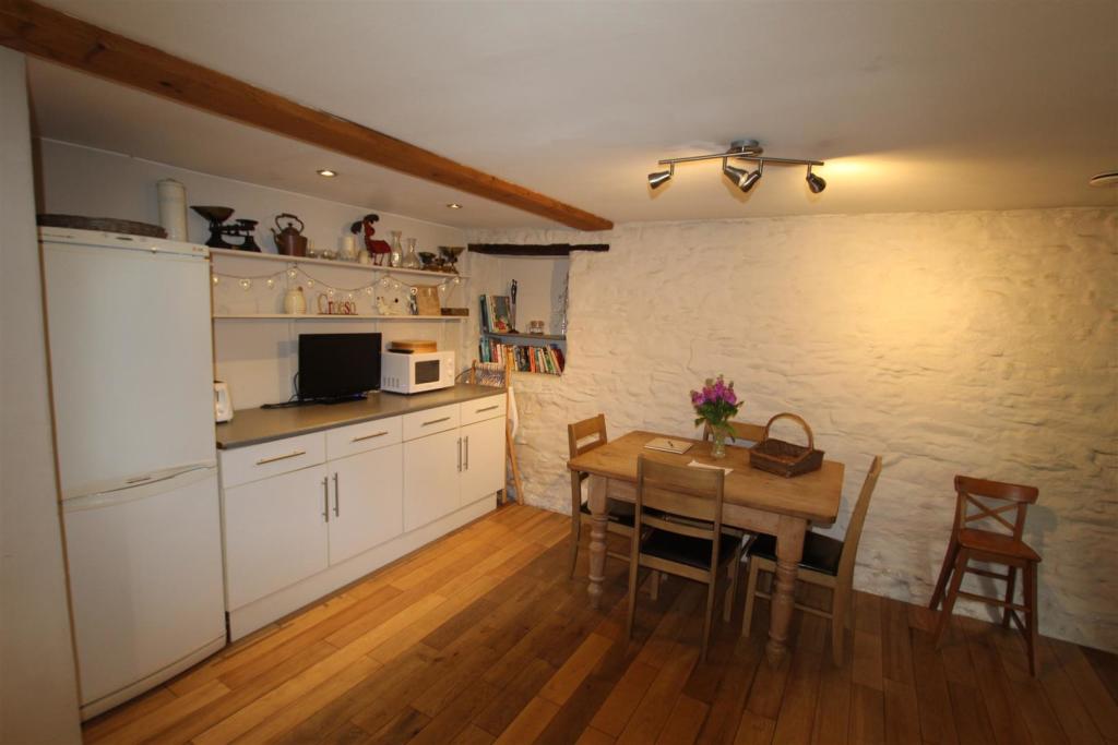 cottage kit 1.JPG