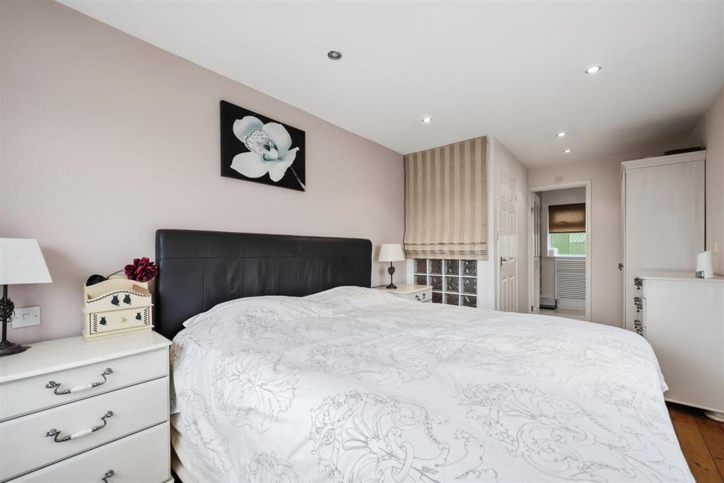 Bedroom One towards en-suite.jpg