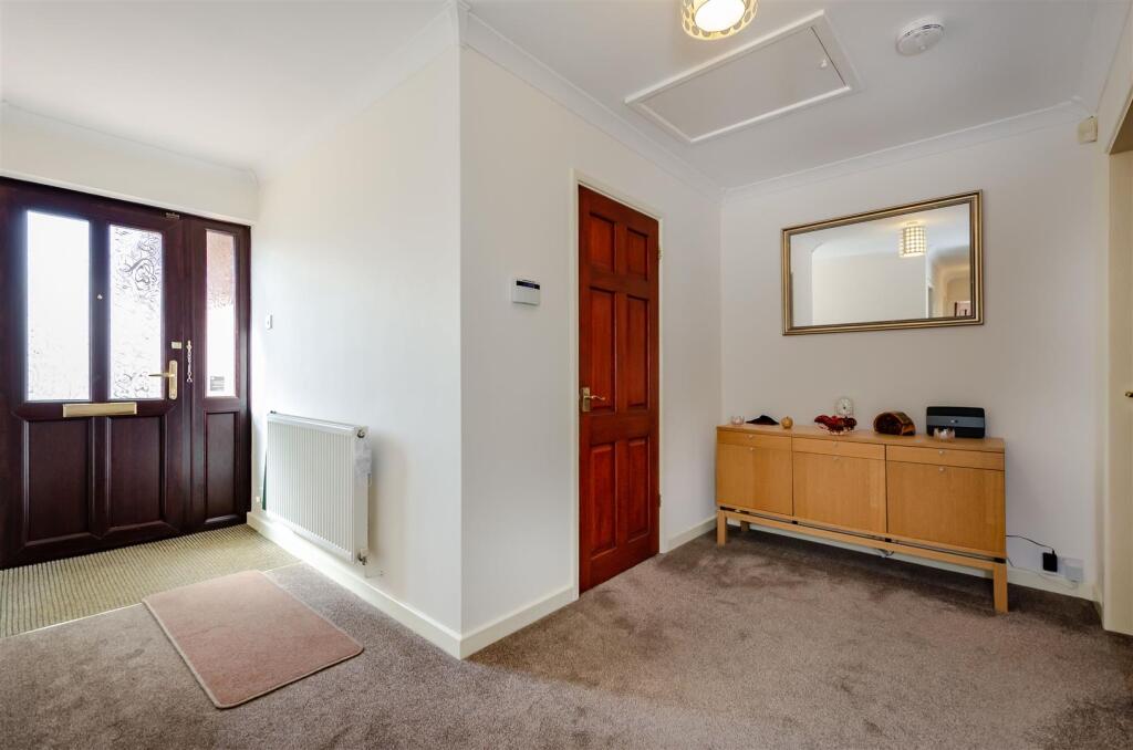 T SHAPED ENTRANCE HALL