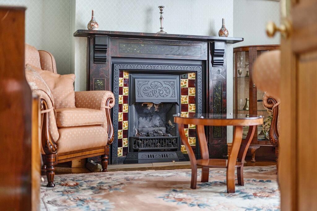 1305645-11-684977...