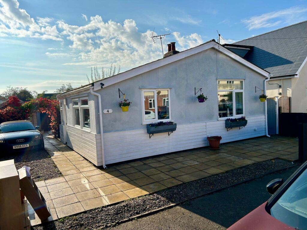 2 Bedroom Detached Bungalow for Sale