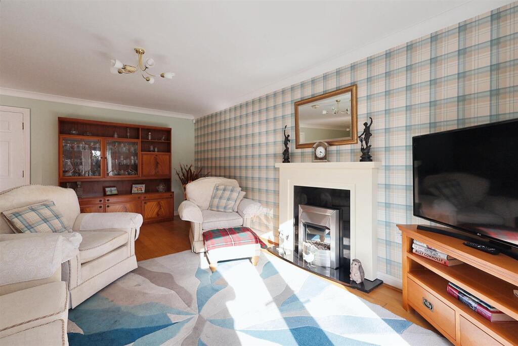 Marshall Close Calverton, Nottingham, NG14 6RE