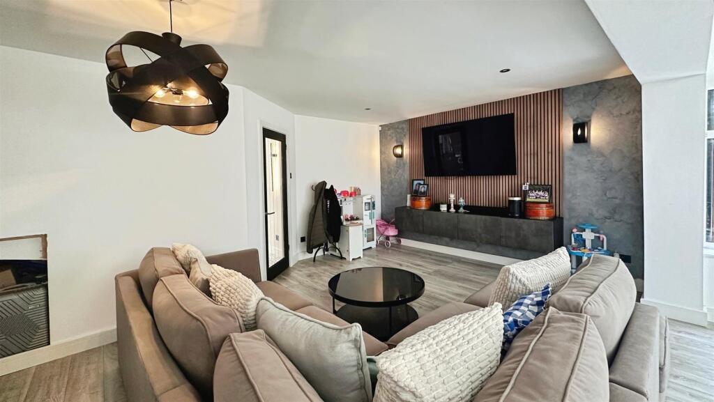 53904b6b--4552-AC21-038311CA9373-16722-0000054FADA