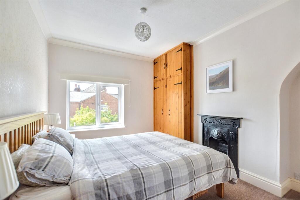 Bedroom 1_1.jpeg