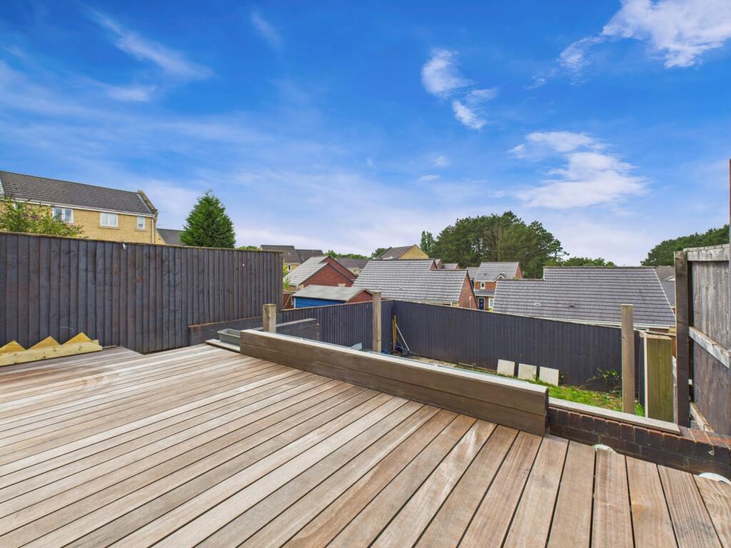 CAM03729G0-PR0104-STILL016