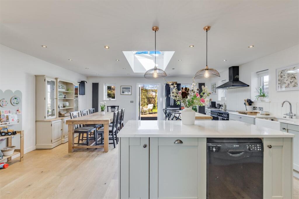 Baldock Road 72-22.jpg