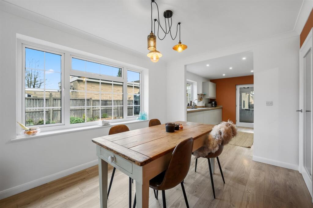 Dining Room to Lounge.jpg