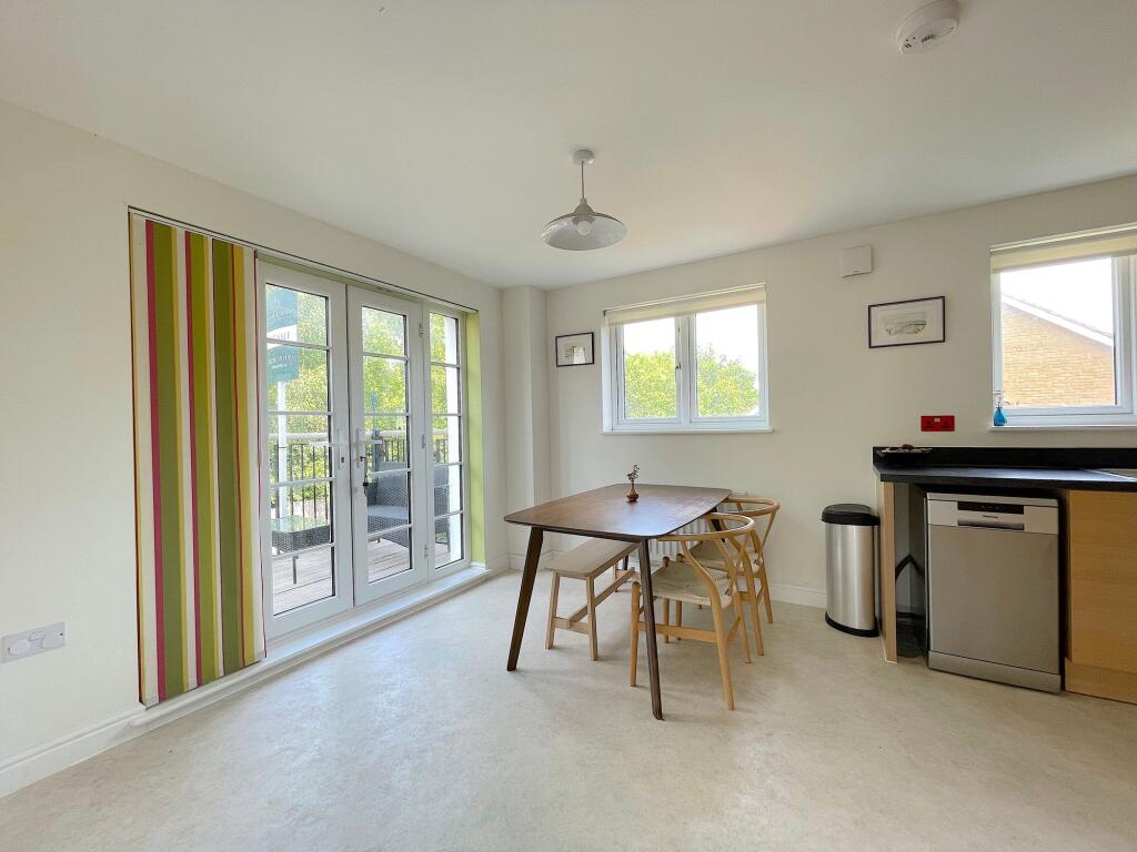 Kitchen/Dining Room (2)