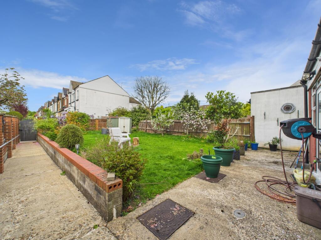 CAM03750G0-PR0046-STILL021