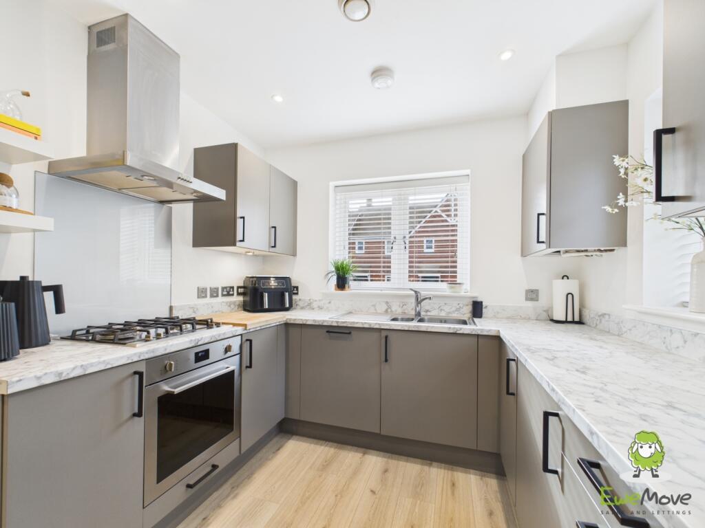 EweMove Estate Agents Basingstoke - Fishbourne Gar