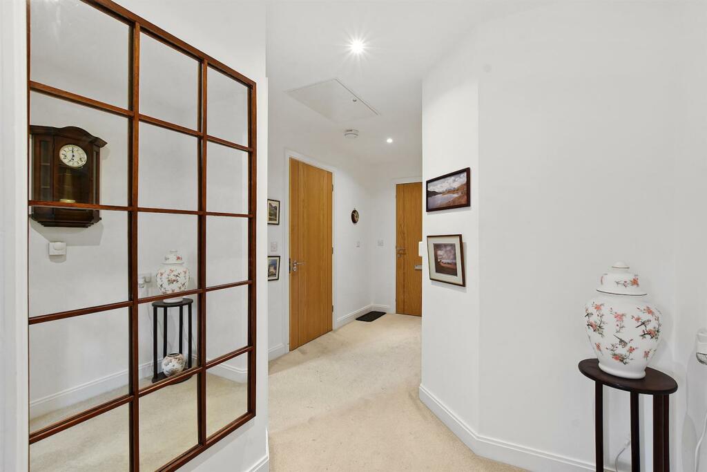 06-GCMCS - 27 Rutherford House - Hall -Original (1