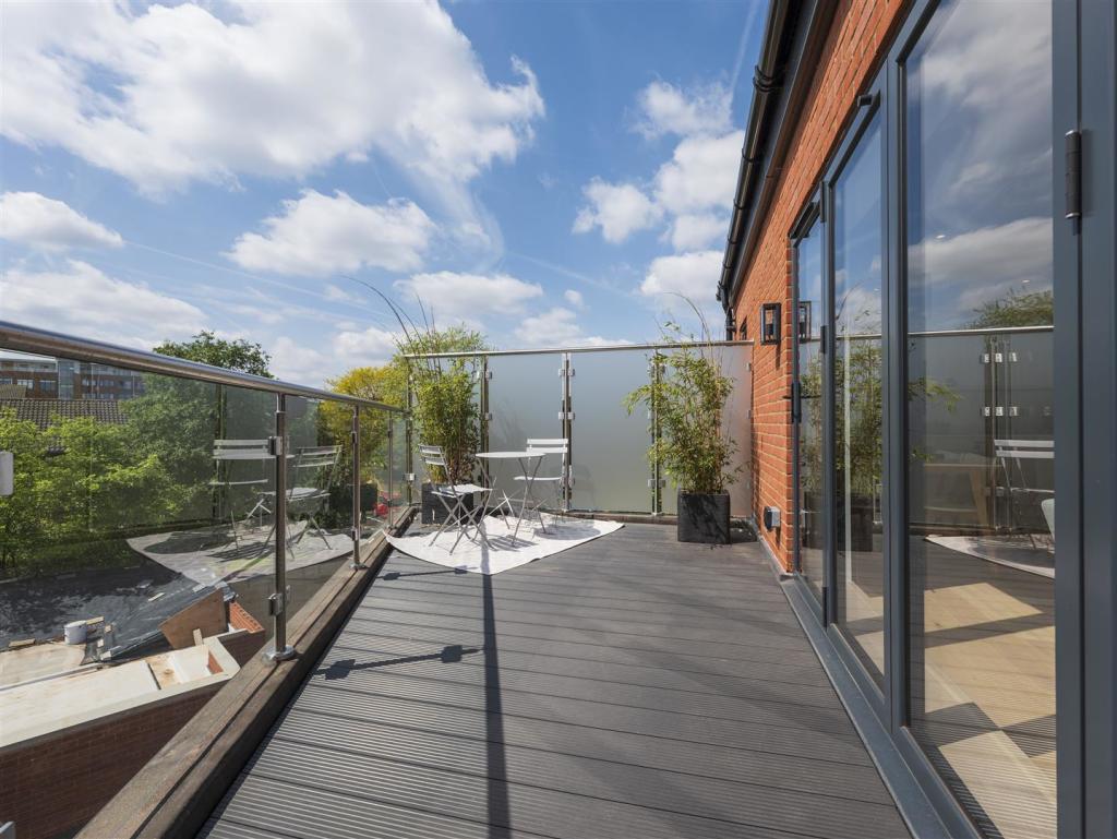 Balcony 2.jpg