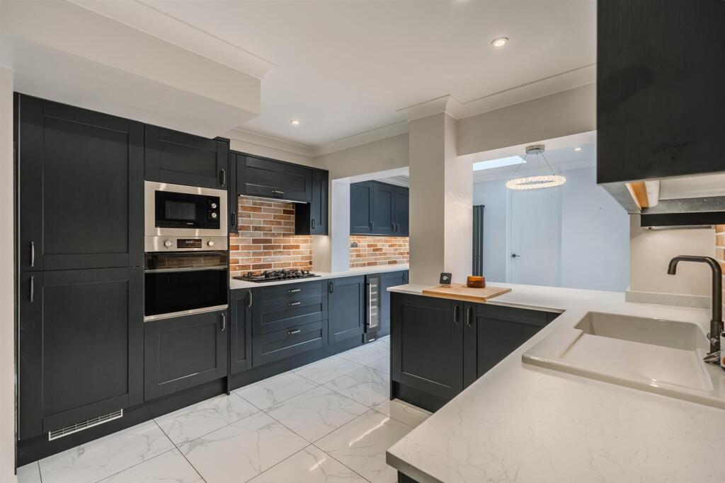 50 Salisbury Court-14.jpg