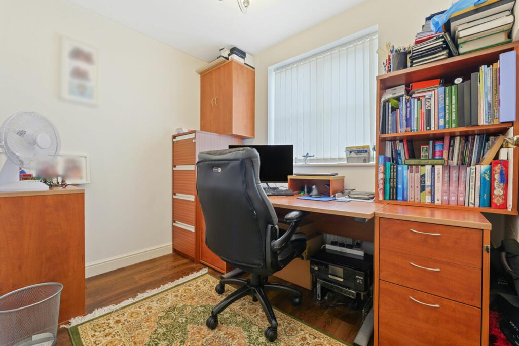 Office / Bedroom 5