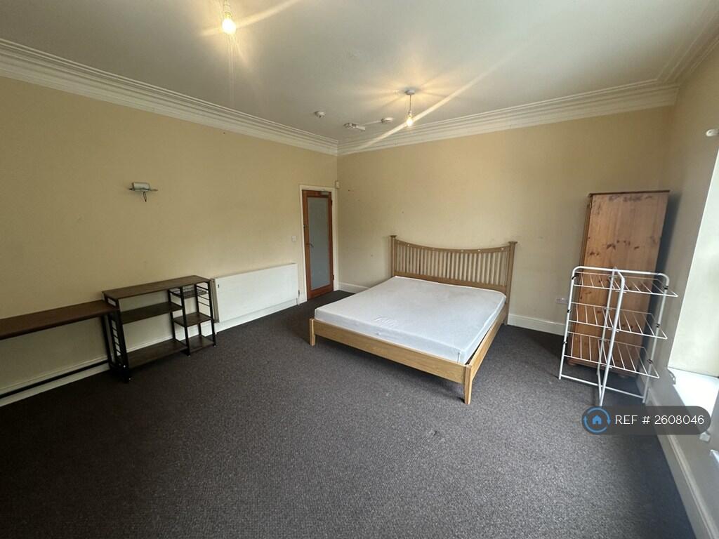 Room 5 (£650.00pcm/£150pcw)