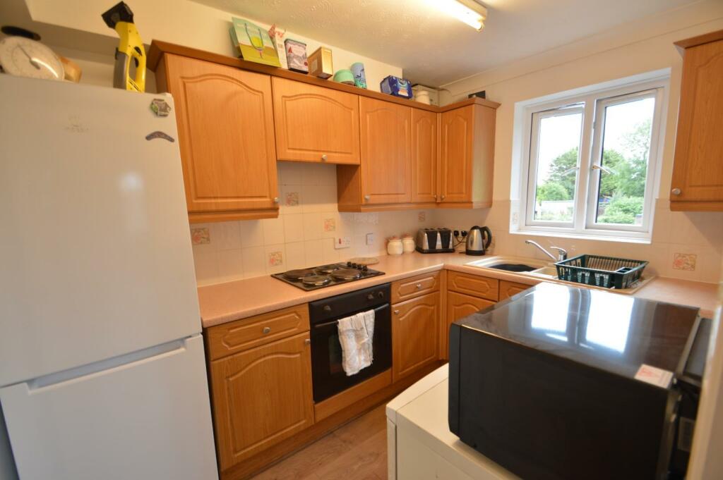 6 Courtlands kitchen.JPG