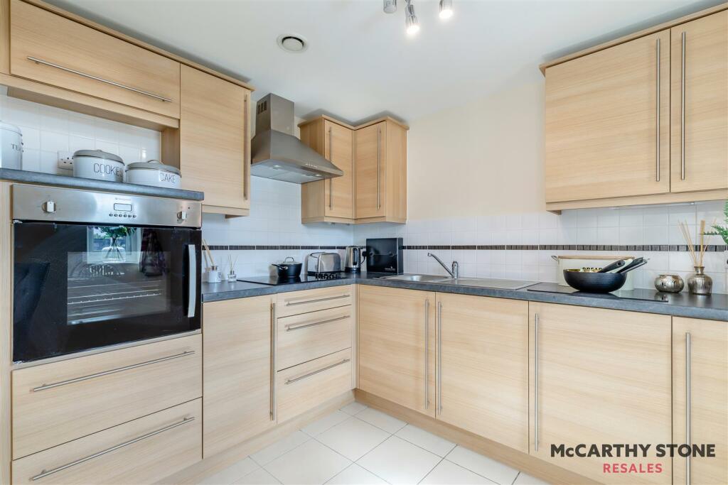 8620456-interior01.jpg