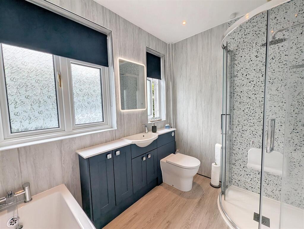 Bath/Shower Room