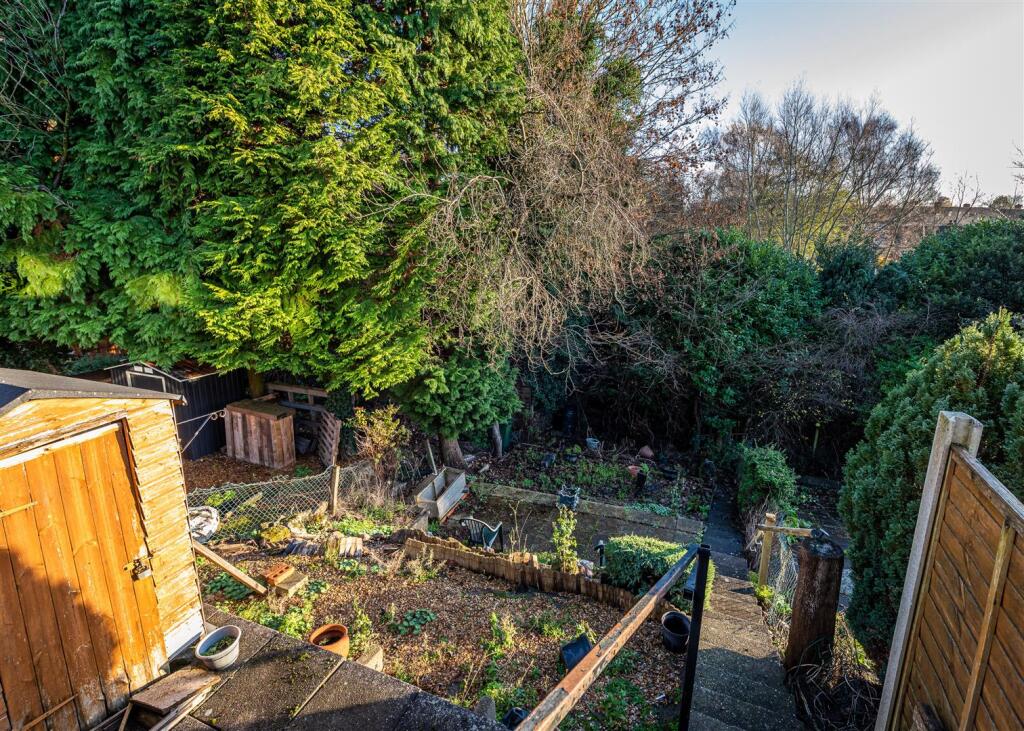 12 Kirkstone Crescent-gdn2.jpg