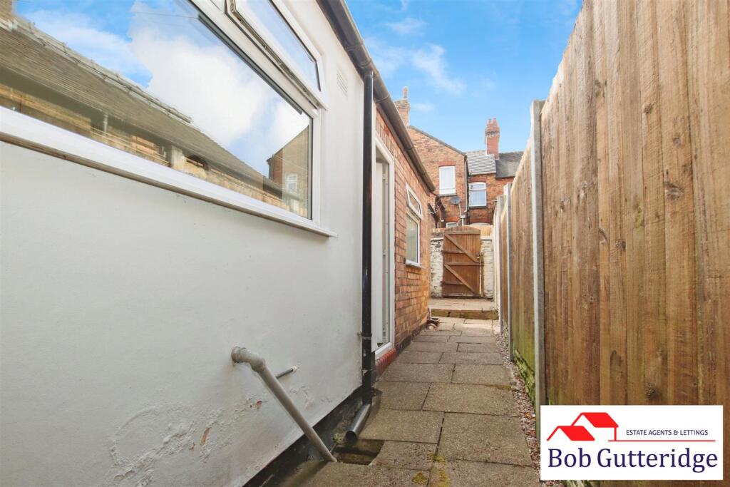 ENCLOSED REAR YARD