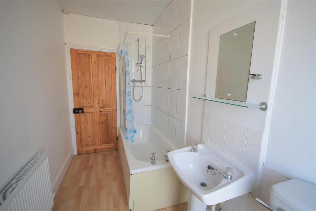 Bathroom1.JPG