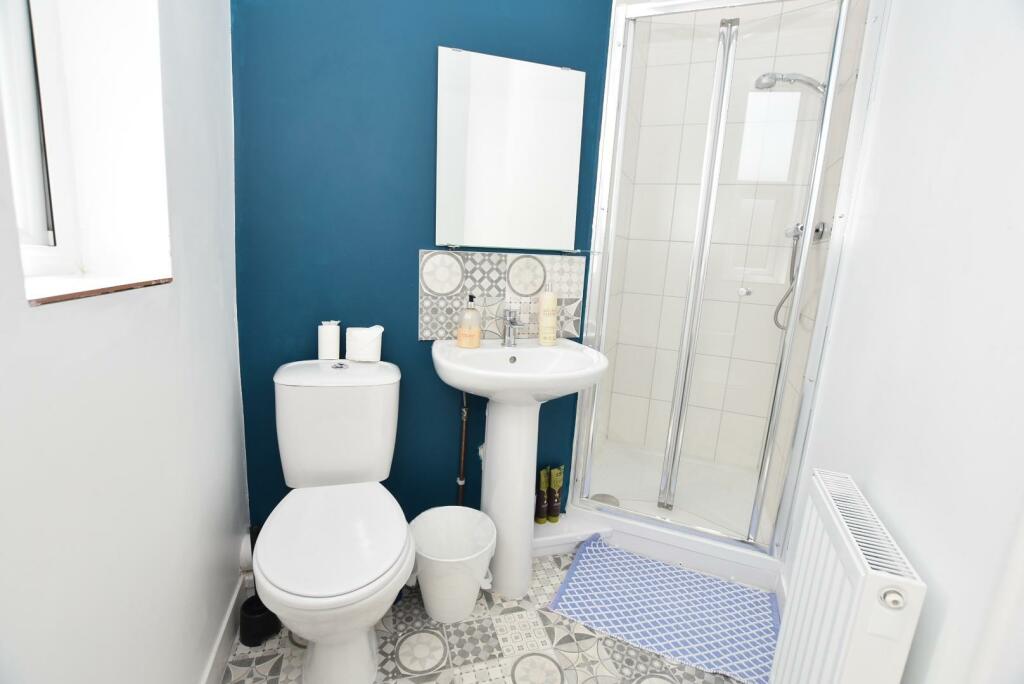 FLAT B - Bathroom.jpg