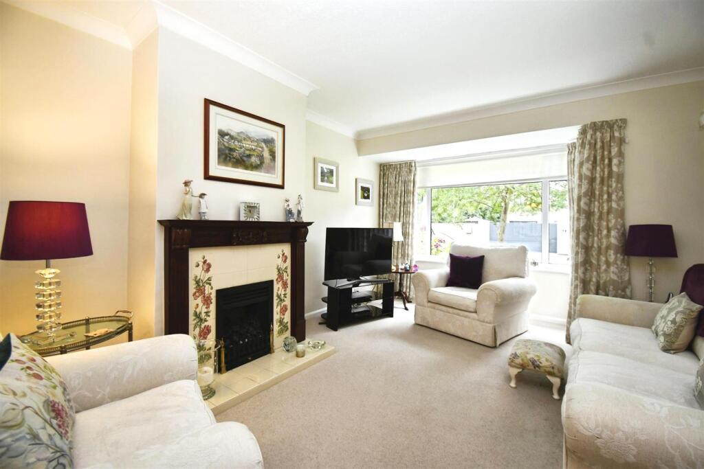 Through Lounge/Dining Room