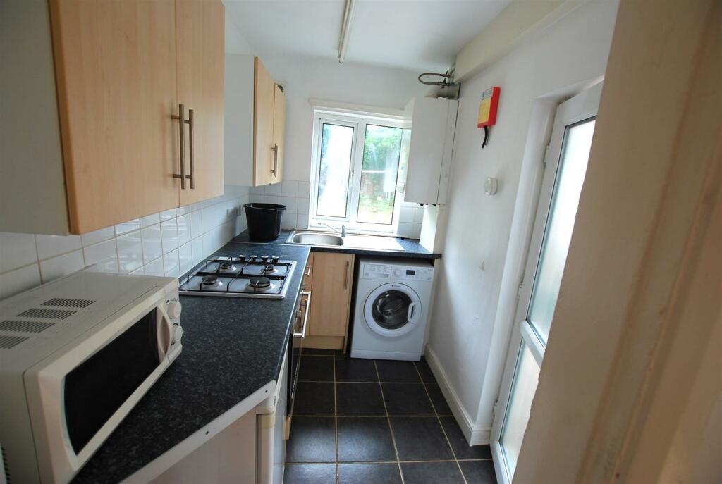 13PS Kitchen.JPG