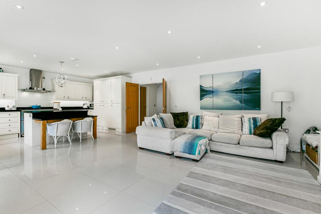 Photograph 12
